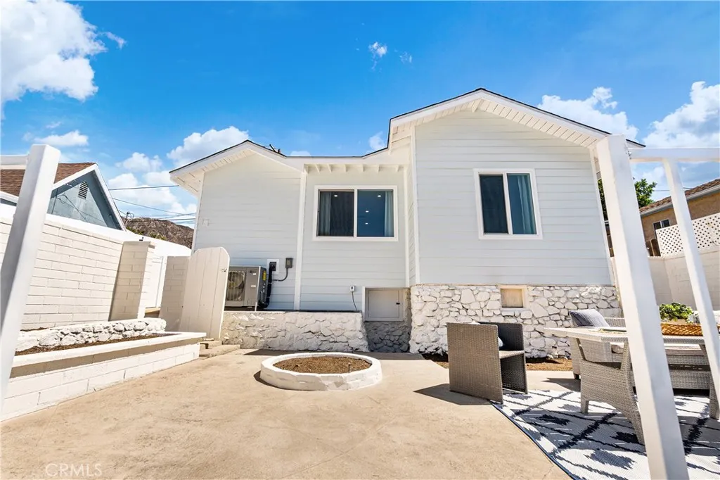 10621 Helendale Avenue, Tujunga, California 91042 home-pic-36