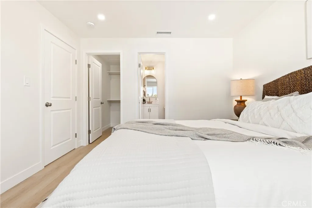 10621 Helendale Avenue, Tujunga, California 91042 home-pic-22