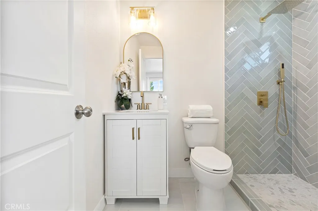 10621 Helendale Avenue, Tujunga, California 91042 home-pic-23