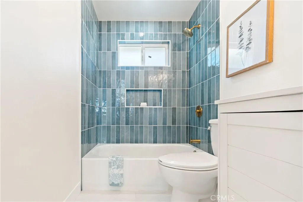 10621 Helendale Avenue, Tujunga, California 91042 home-pic-27