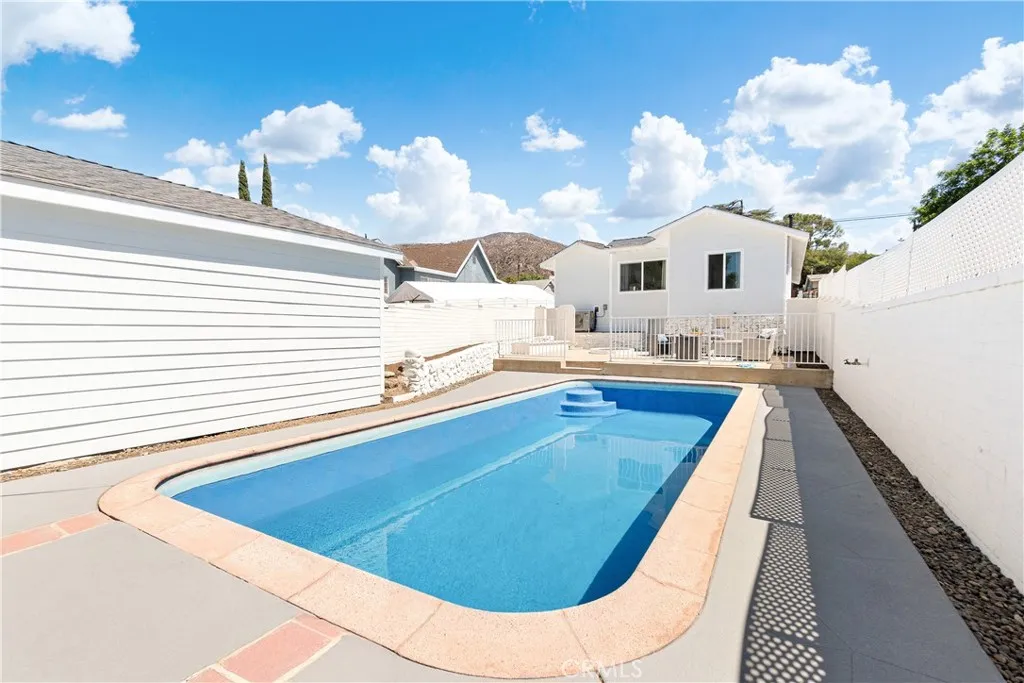 10621 Helendale Avenue, Tujunga, California 91042 home-pic-34