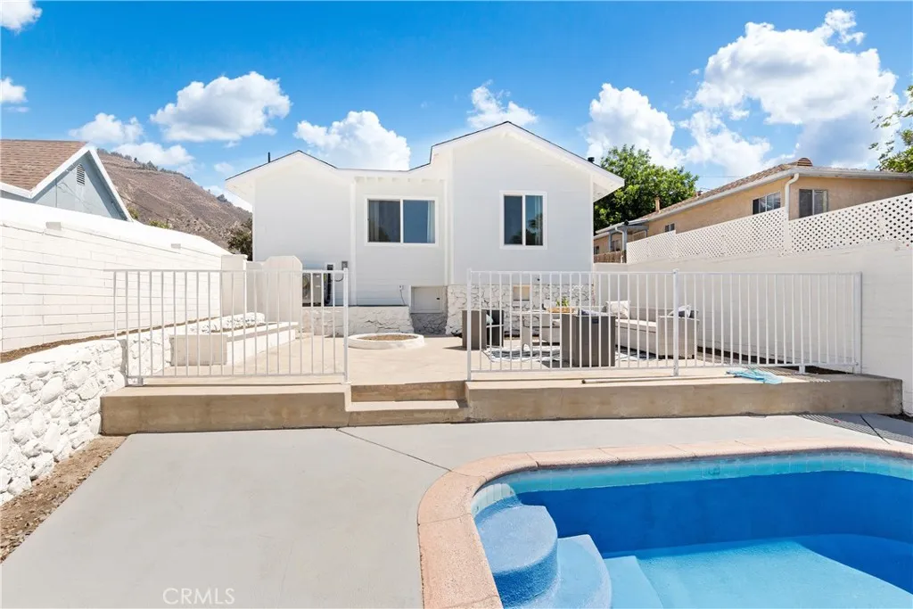 10621 Helendale Avenue, Tujunga, California 91042 home-pic-33