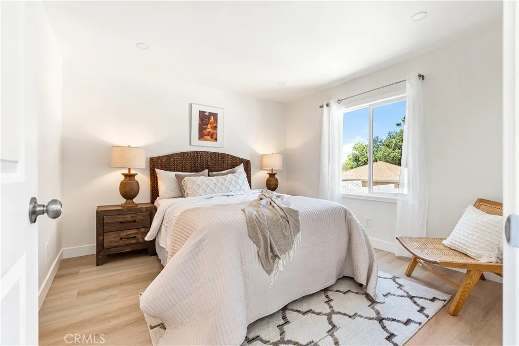 10621 Helendale Avenue, Tujunga, California 91042 home-pic-20