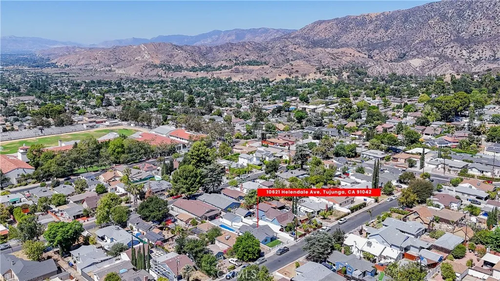 10621 Helendale Avenue, Tujunga, California 91042 home-pic-46