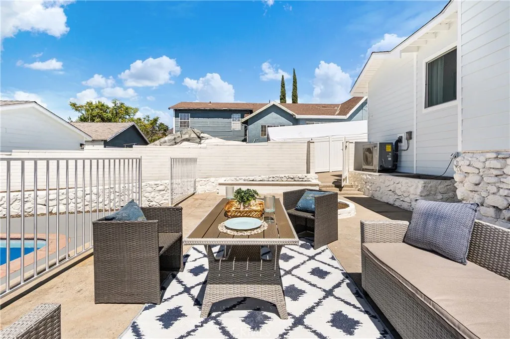 10621 Helendale Avenue, Tujunga, California 91042 home-pic-30