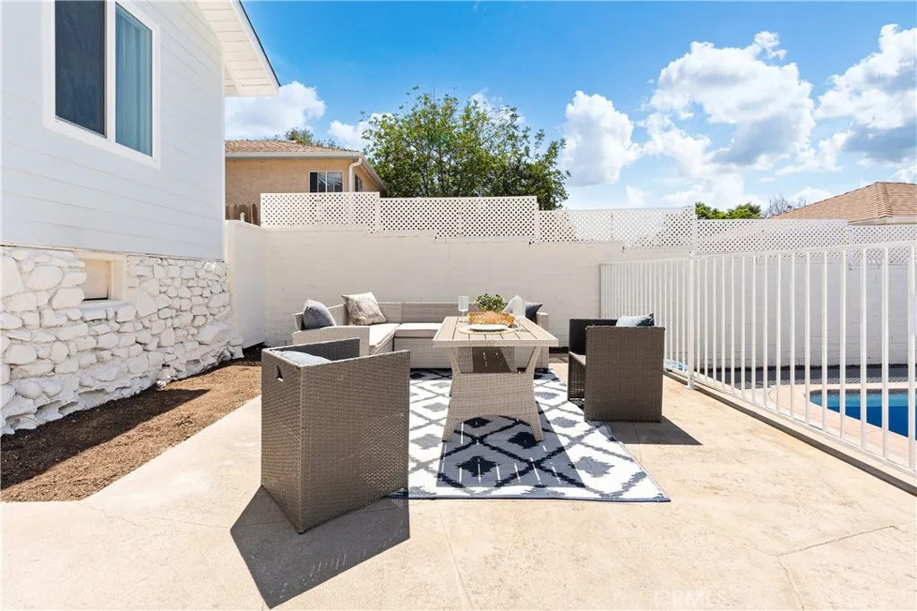 10621 Helendale Avenue, Tujunga, California 91042 home-pic-31