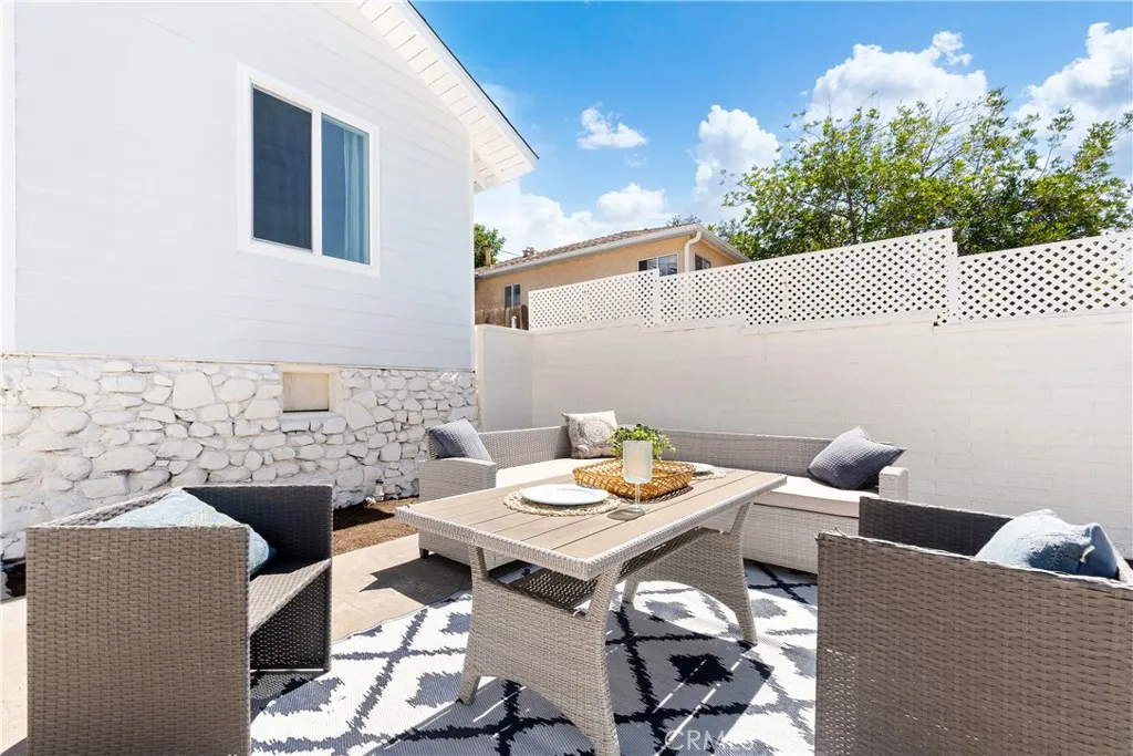 10621 Helendale Avenue, Tujunga, California 91042 home-pic-28