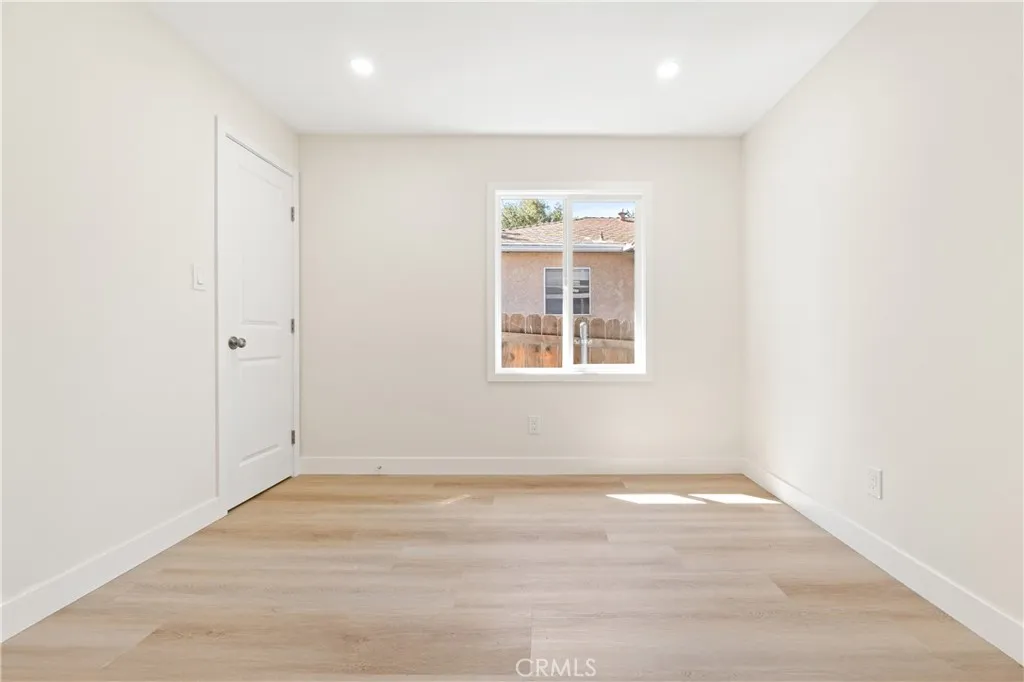 10621 Helendale Avenue, Tujunga, California 91042 home-pic-25