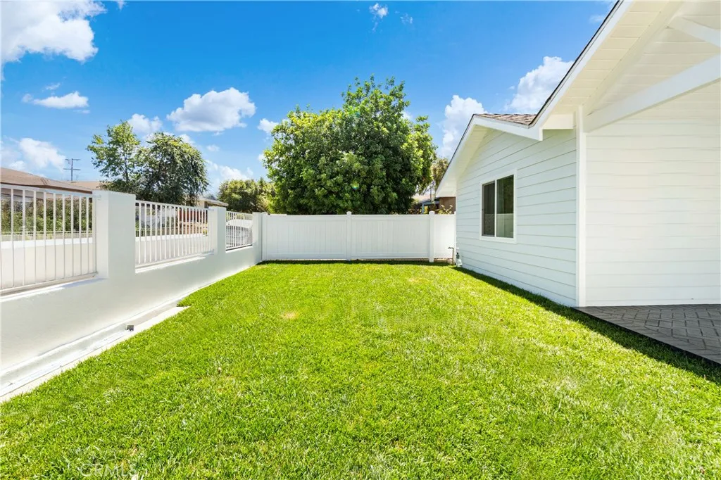 10621 Helendale Avenue, Tujunga, California 91042 home-pic-37