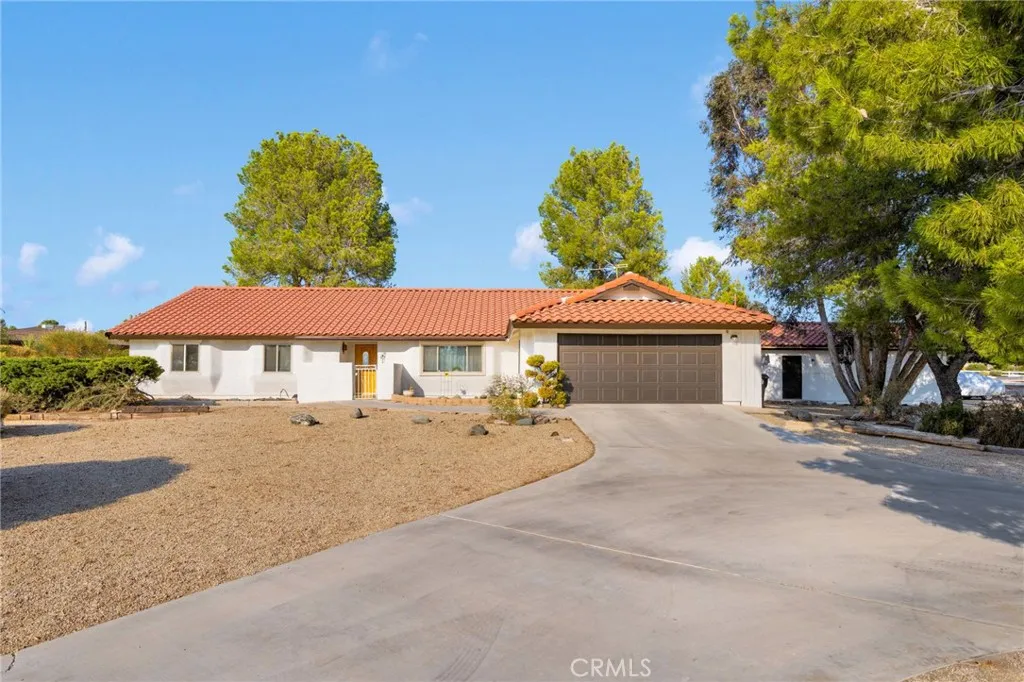 14455 Havasu Road, Apple Valley, California 92307 home-pic-0