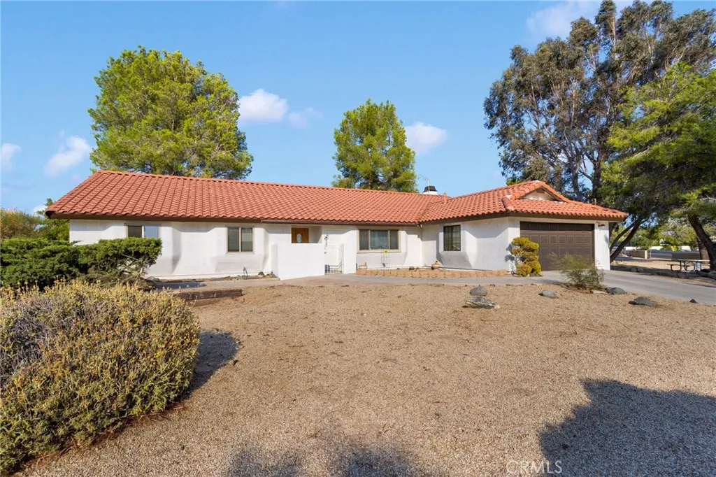 14455 Havasu Road, Apple Valley, California 92307 home-pic-1