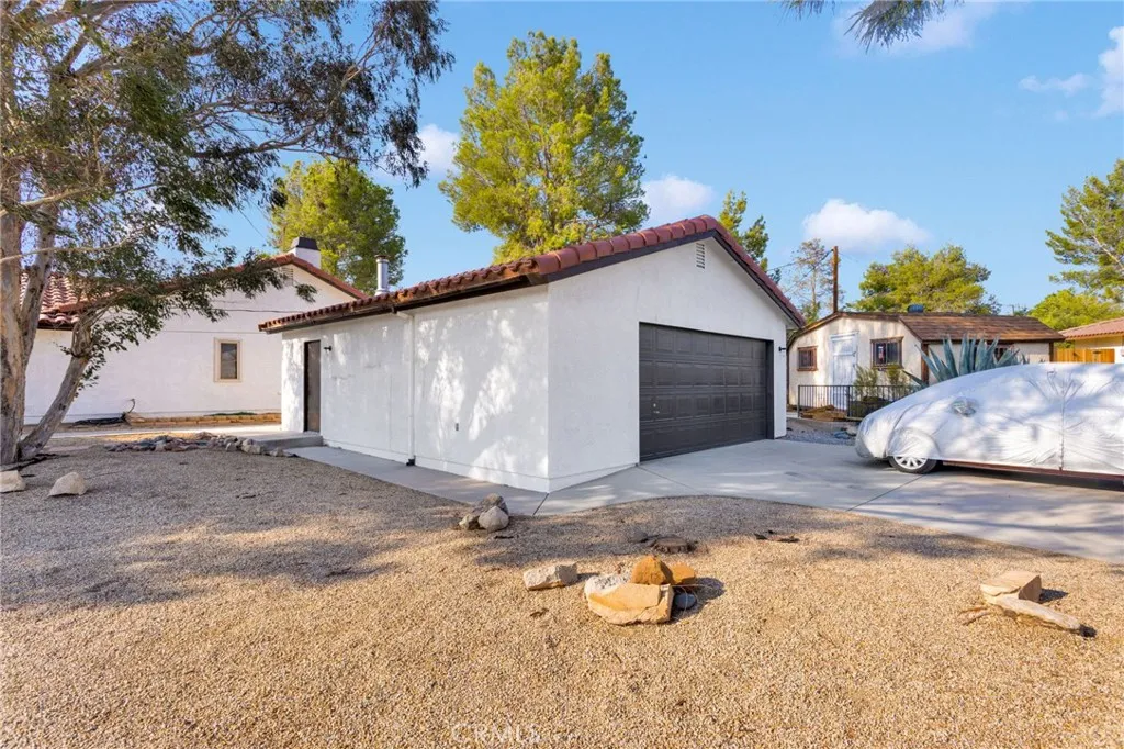 14455 Havasu Road, Apple Valley, California 92307 home-pic-35
