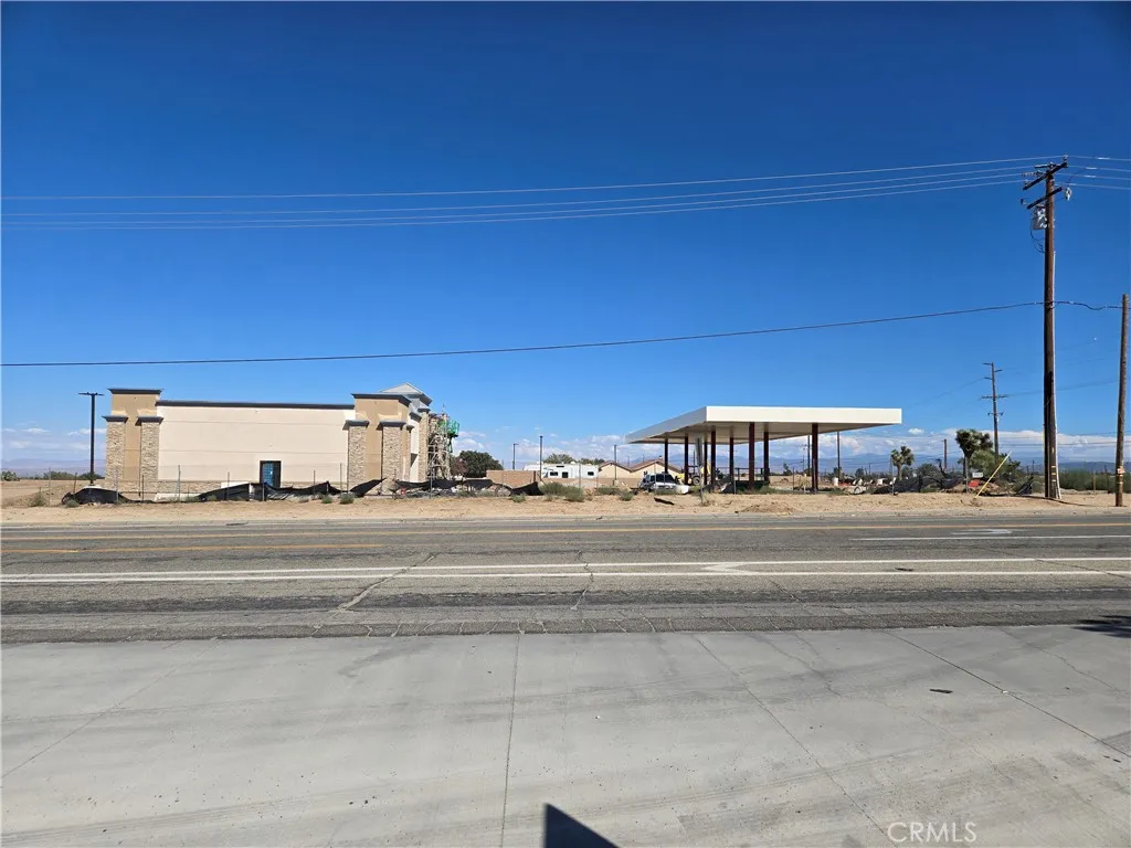 9760 Phelan Road, Oak Hills, California 92344 home-pic-7