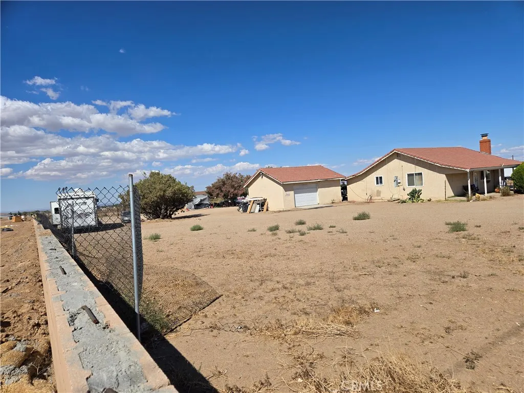 9760 Phelan Road, Oak Hills, California 92344 home-pic-4