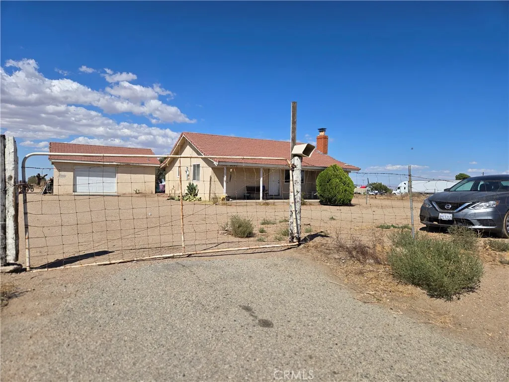 9760 Phelan Road, Oak Hills, California 92344 home-pic-5