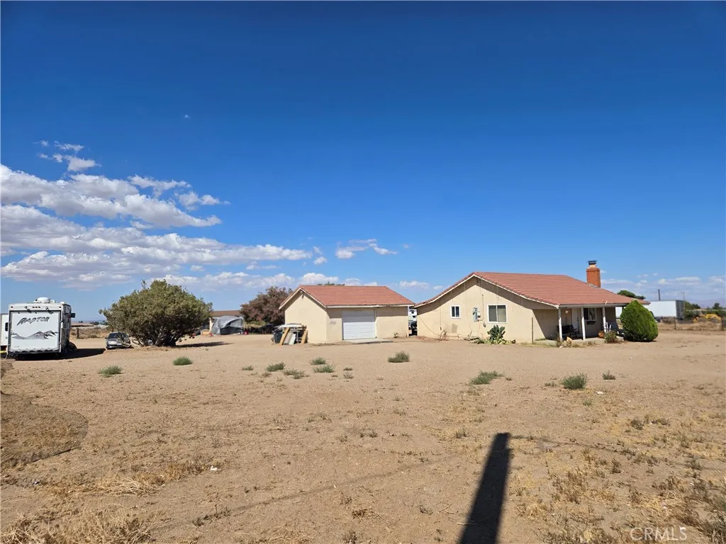 9760 Phelan Road, Oak Hills, California 92344 home-pic-1