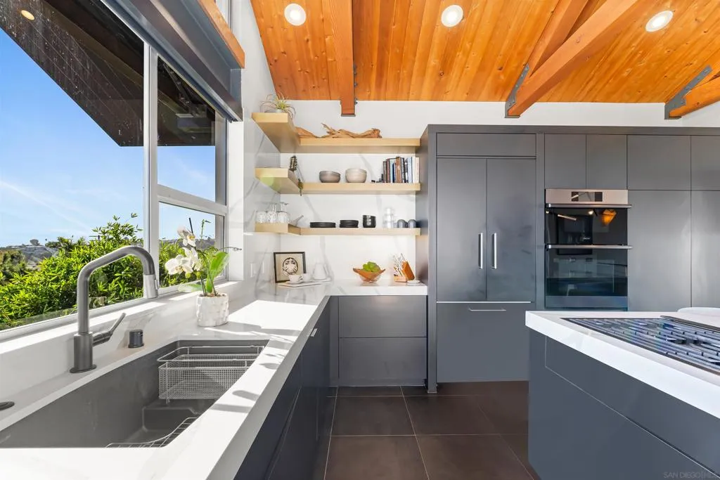 5259 Pacifica Dr, San Diego, California 92109 home-pic-28