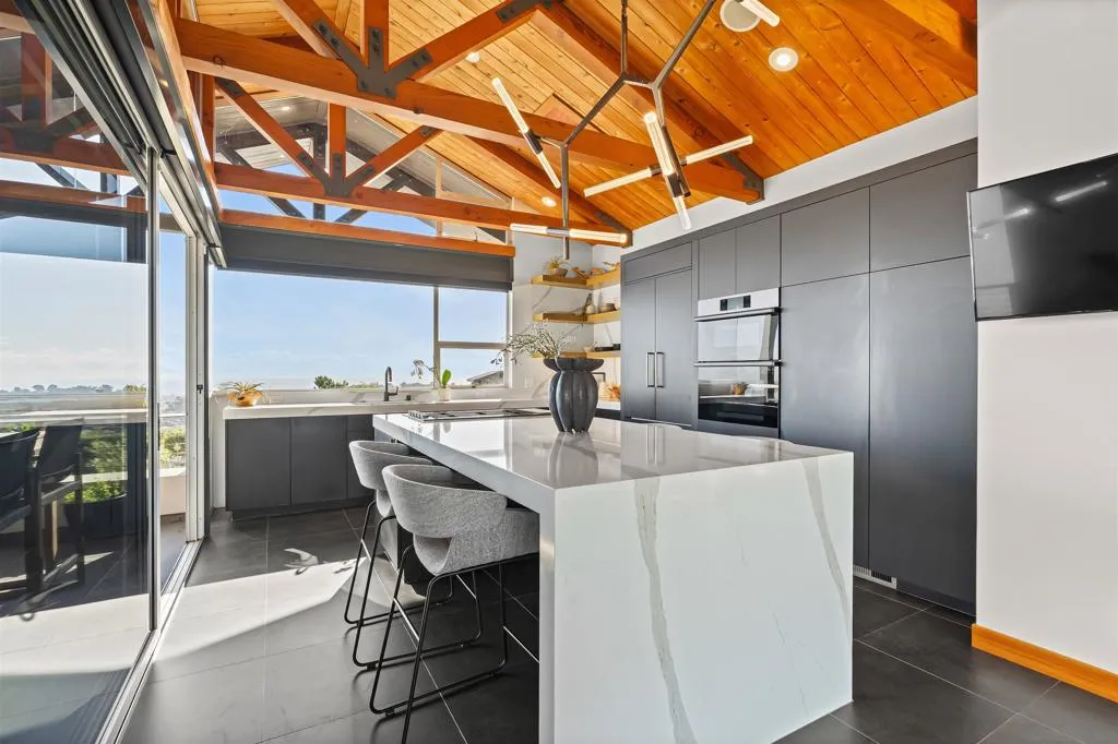 5259 Pacifica Dr, San Diego, California 92109 home-pic-25