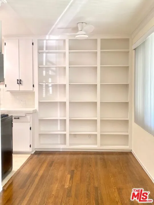 422 S Maple Drive Drive 2, Beverly Hills, California 90212, 1 Bedroom Bedrooms, ,1 BathroomBathrooms,Residential Lease,For Rent,Maple Drive,25591807
