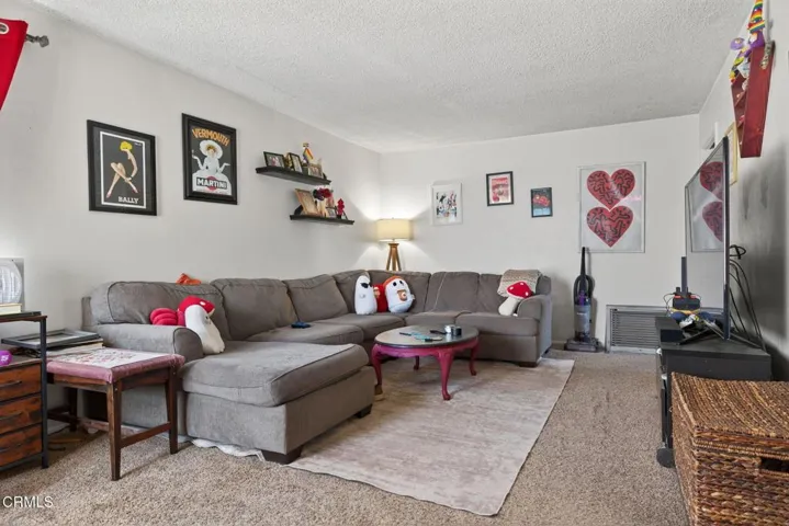 20-web-or-mls-020_UpmarketMedia-3300San-