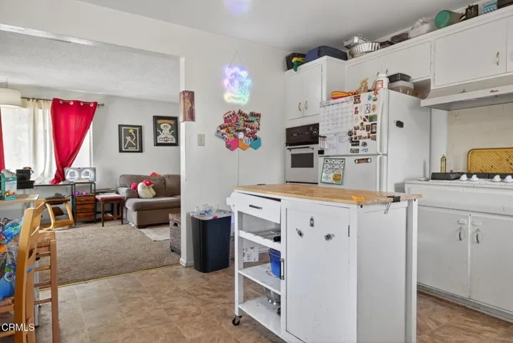 25-web-or-mls-025_UpmarketMedia-3300San-