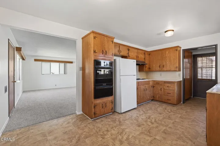 49-web-or-mls-UpmarketMedia-3300San-038