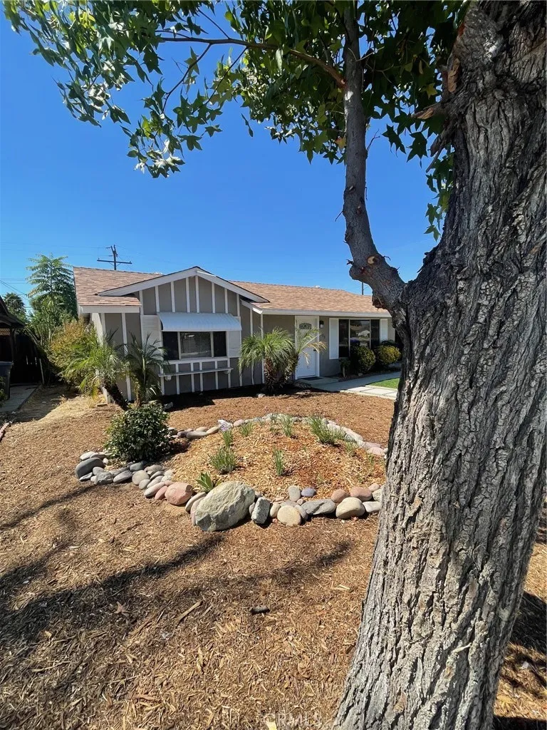 1115 S Thompson Street, Hemet, California 92543 home-pic-1