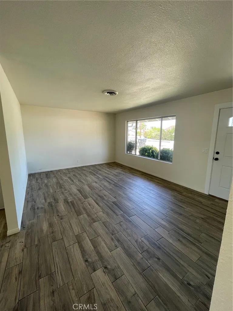 1115 S Thompson Street, Hemet, California 92543 home-pic-4