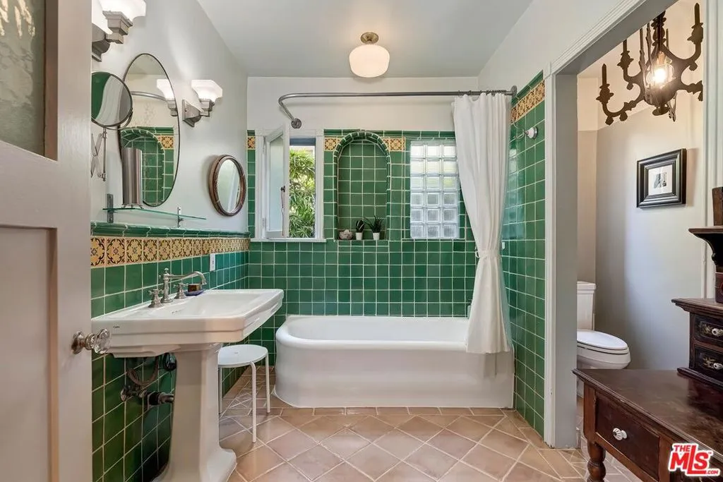 100 N Arden Boulevard, Los Angeles, California 90004 home-pic-18