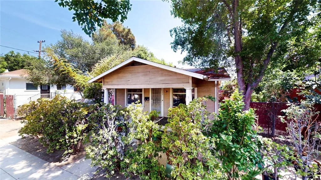 1322 E California Avenue, Glendale, California 91206 home-pic-1