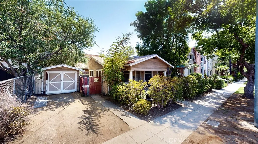 1322 E California Avenue, Glendale, California 91206 home-pic-2