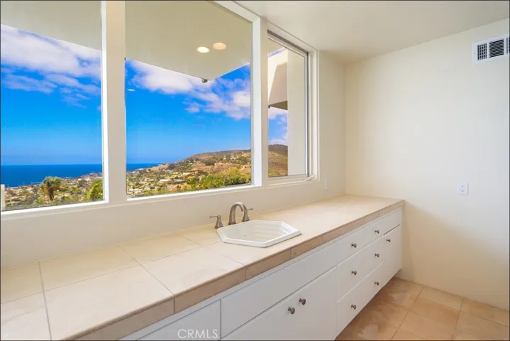 1284 Coronado Drive, Laguna Beach, California 92651