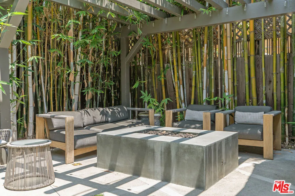 676 S Bronson Avenue, Los Angeles, California 90005 home-pic-62