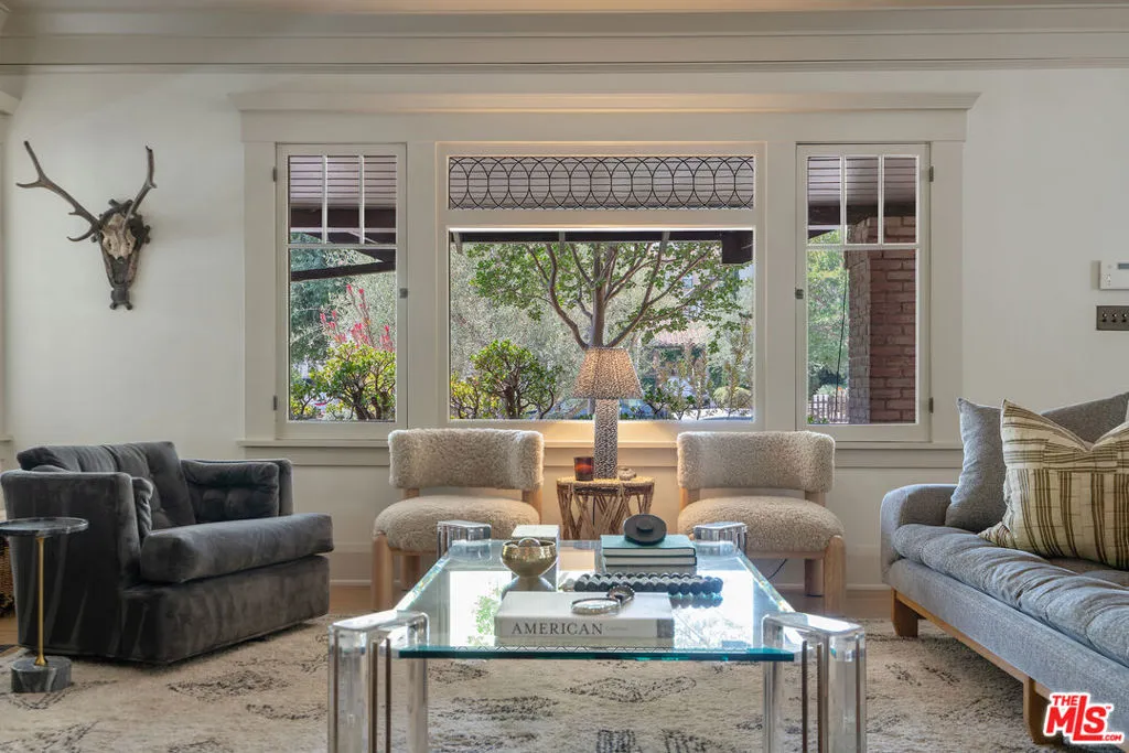 676 S Bronson Avenue, Los Angeles, California 90005 home-pic-14