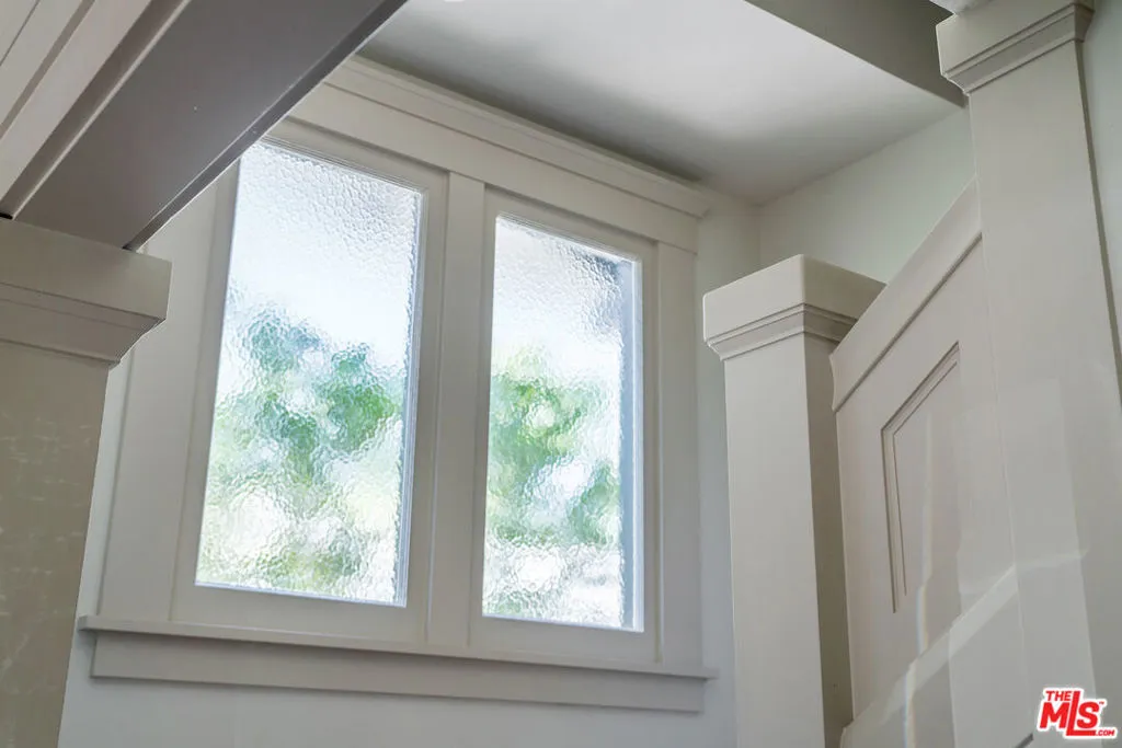 676 S Bronson Avenue, Los Angeles, California 90005 home-pic-36