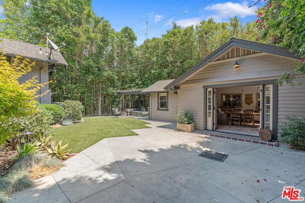 676 S Bronson Avenue, Los Angeles, California 90005 home-pic-55