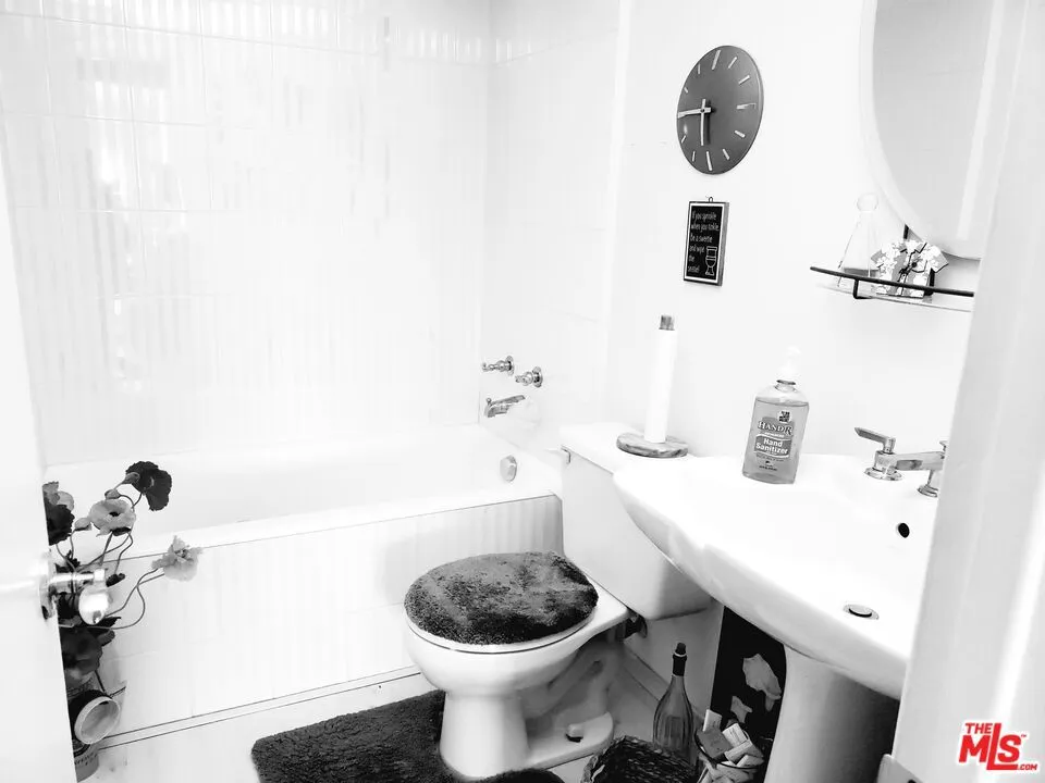 3500 W Manchester Boulevard 107, Inglewood, California 90305 home-pic-4