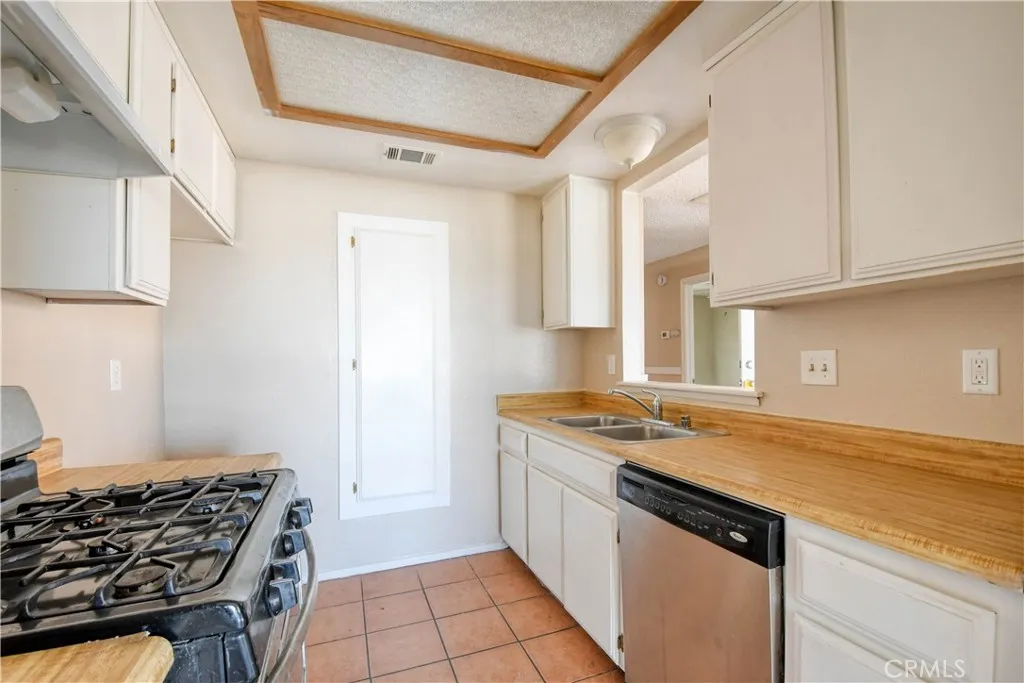 1061 May Lane, Barstow, California 92311 home-pic-31