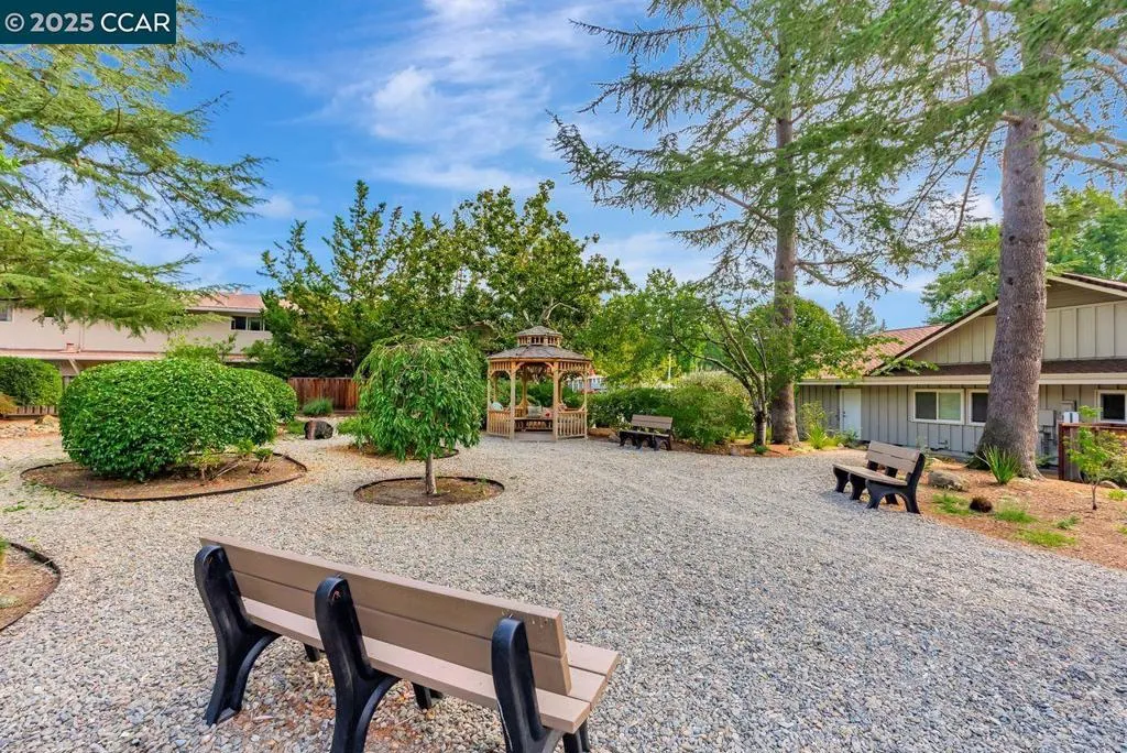 47 Miramonte Dr, Moraga, California 94556 home-pic-40