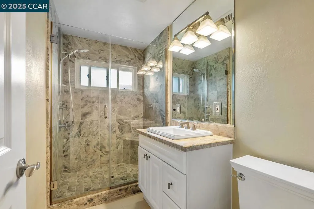 47 Miramonte Dr, Moraga, California 94556 home-pic-28