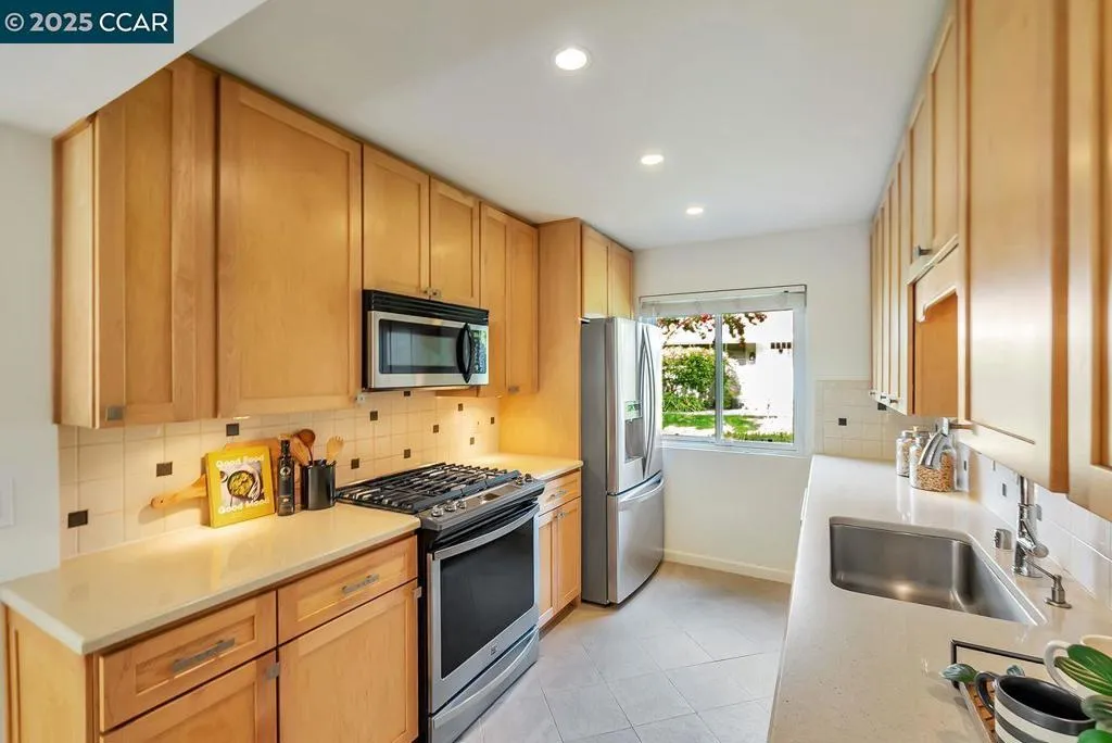47 Miramonte Dr, Moraga, California 94556 home-pic-10