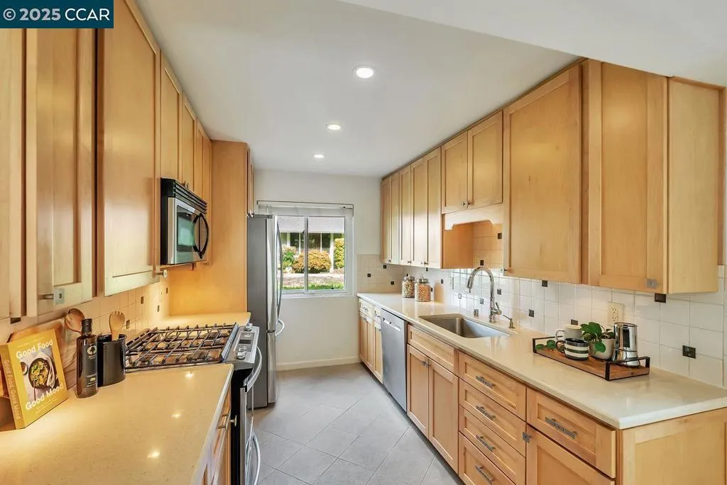 47 Miramonte Dr, Moraga, California 94556 home-pic-9
