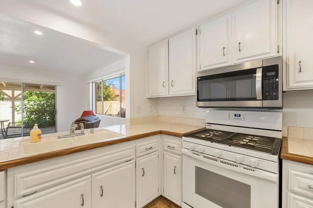 2050 Silver Oak Way, Hemet, California 92545 home-pic-8