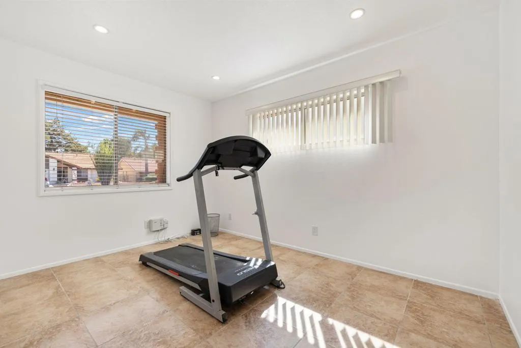 2050 Silver Oak Way, Hemet, California 92545 home-pic-23