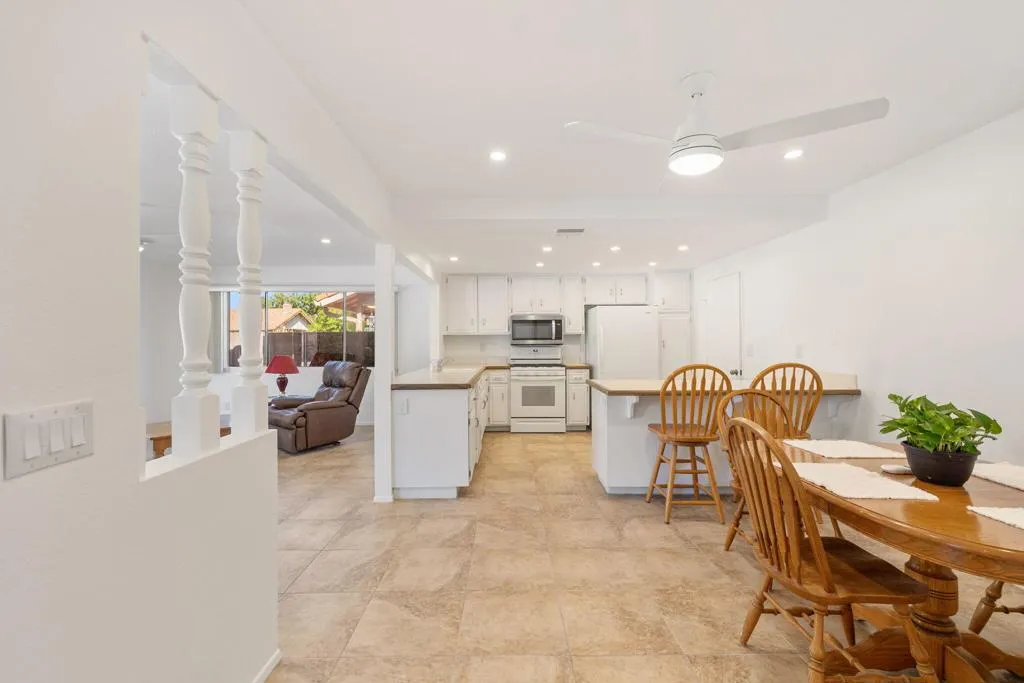 2050 Silver Oak Way, Hemet, California 92545 home-pic-7