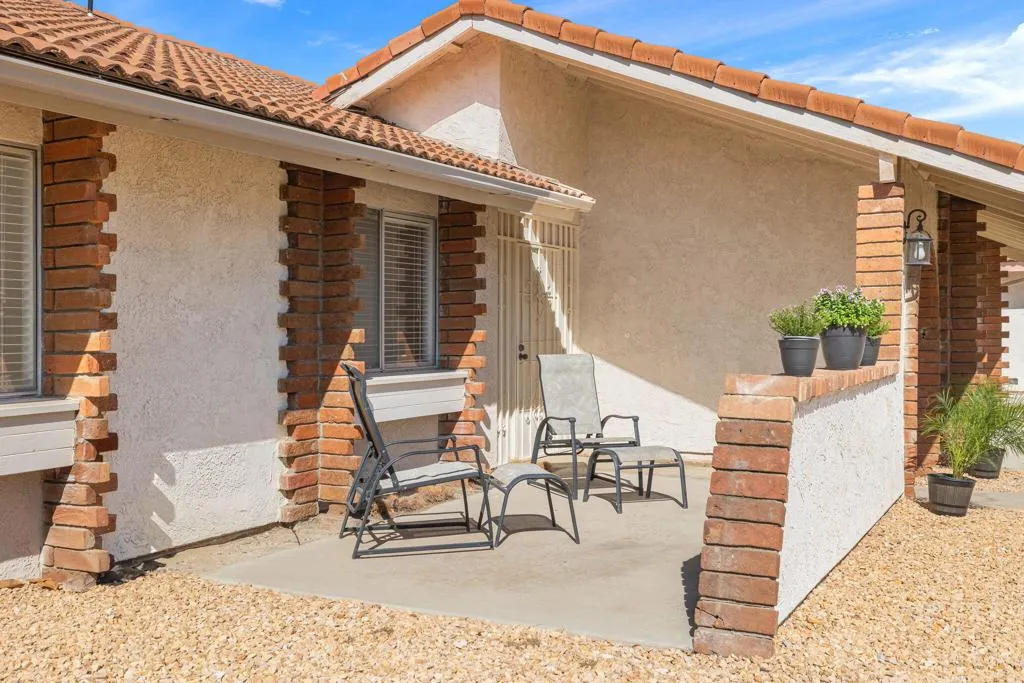 2050 Silver Oak Way, Hemet, California 92545 home-pic-2
