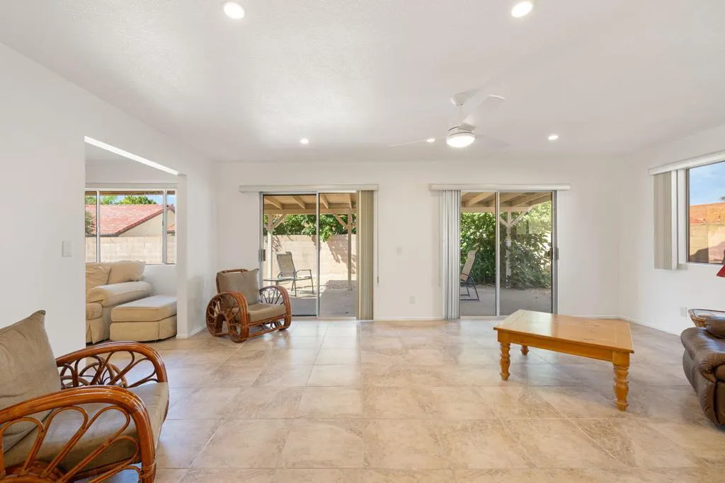 2050 Silver Oak Way, Hemet, California 92545 home-pic-25