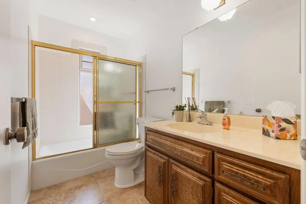 2050 Silver Oak Way, Hemet, California 92545 home-pic-18