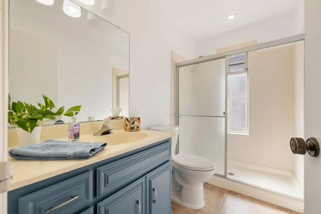 2050 Silver Oak Way, Hemet, California 92545 home-pic-21