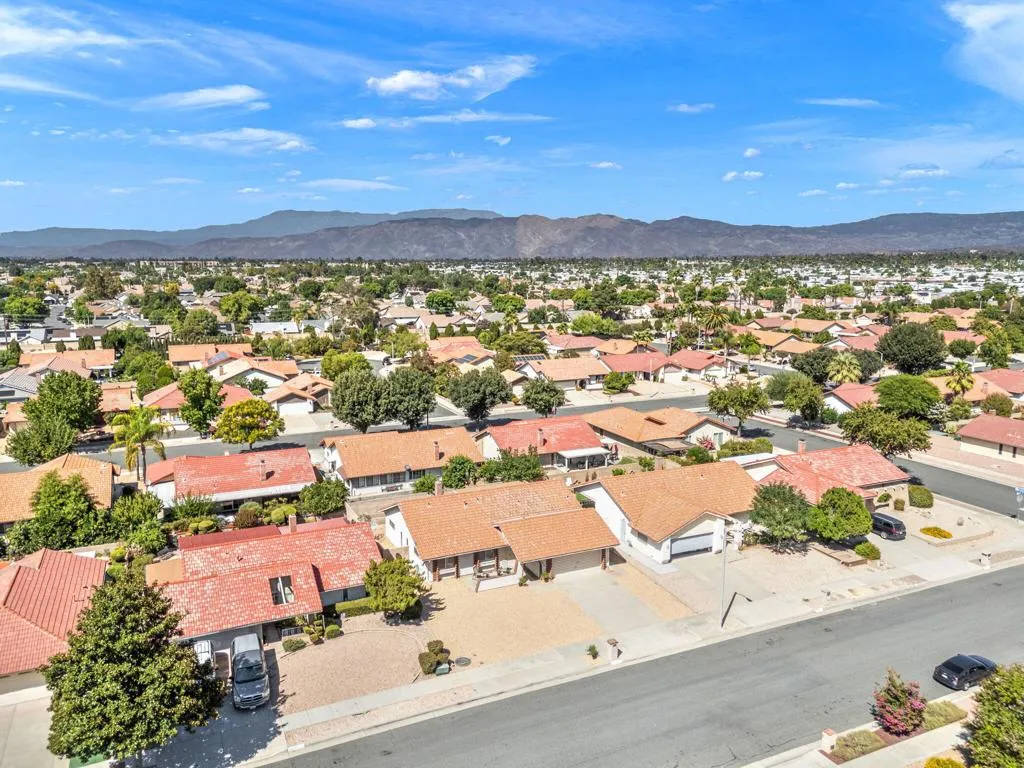 2050 Silver Oak Way, Hemet, California 92545 home-pic-36
